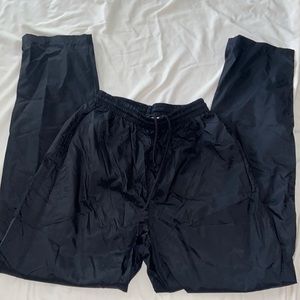 Gently used. Women’s size Medium Fila windbreaker pants.
